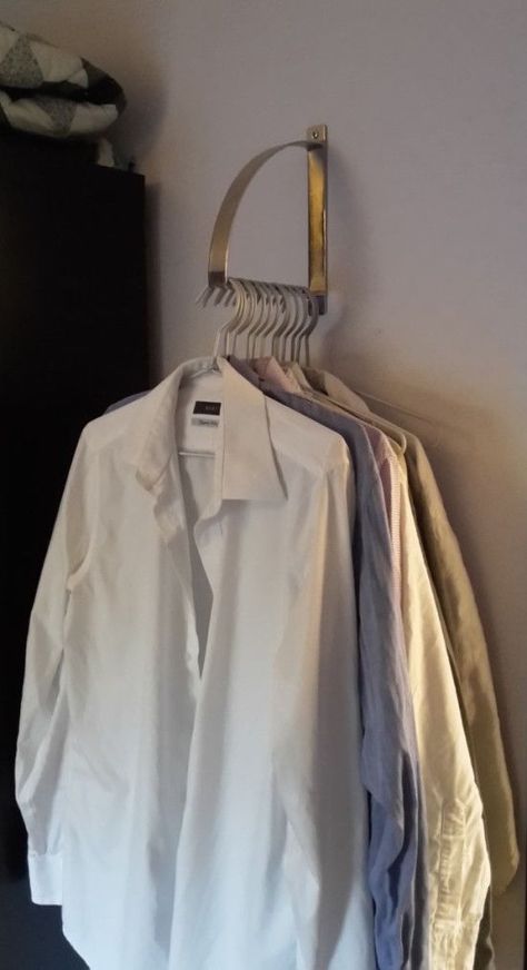 perchero camisa con escuadra Cloth Hanger Ideas, Ekby Ikea, Hackers Ikea, Ikea Laundry, Ikea Ekby, Balcon Mic, Ikea Laundry Room, Hangers Clothes, Closet Clothes Storage