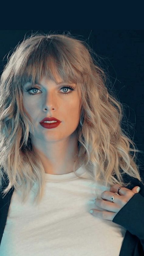 Taylor Swift Reputation Hair, Makeup Wallpaper, Taylor Swift Photoshoot, Wallpaper Taylor Swift, Makeup Wallpapers, Make Your Day Better, Taylor Swift Reputation, Estilo Taylor Swift, Taylor Swift Hair