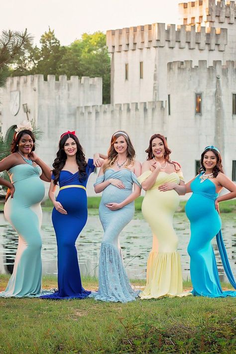 This Enchanting Princess Maternity Photo Shoot Is Pure Disney Magic Photo Bb, Dresses For Pregnant Women, Princess Photo, Princess Inspired, Maternity Poses, Mothers Dresses, Shooting Photo, Maternity Shoot, Disney Princesses