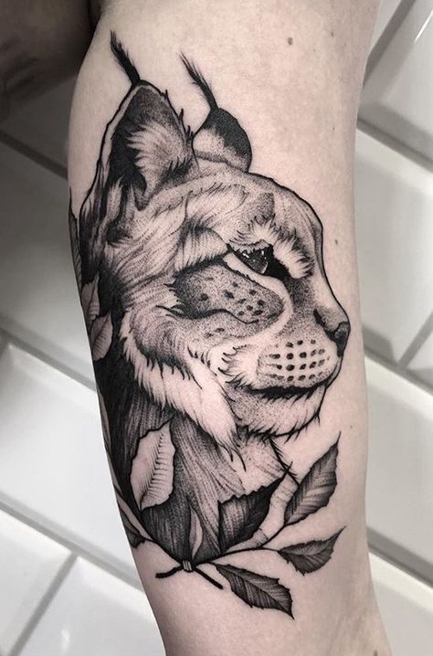 Big Cat Tattoos, Lynx Tattoo Design, Lynx Tattoo, Harry Tattoos, Big Cat Tattoo, Animal Sleeve Tattoo, P Tattoo, Crazy Tattoos, Hip Thigh Tattoos