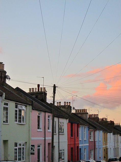 Brighton, England... One day. I'll wear an olive costume. Brighton Homes, Cool Britannia, Brighton University Aesthetic, Brighton Uk Aesthetic, Brighton England Aesthetic, Brighton Aesthetic, England Neighborhood, Brighton England Houses, A Day In Brighton