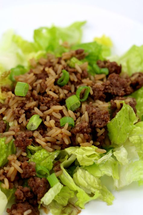 Slow Cooker Honey Garlic Pork—A 5-ingredient recipe for the tastiest and easiest pork lettuce wraps ever! #slowcooker #crockpot Crockpot Asian, Salat Wraps, Honey Garlic Pork, Garlic Pork, Pork Lettuce Wraps, Ground Pork Recipes, Honey Pork, Friends Recipes, Fast Dinner