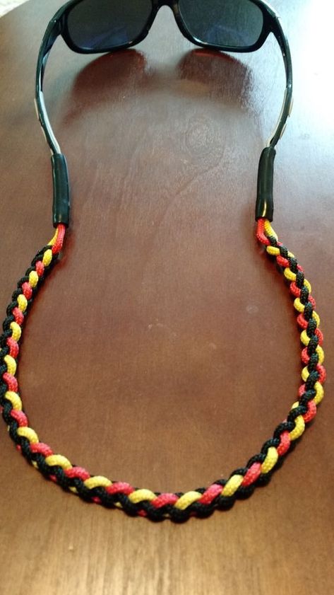 Croakies Type Braided Paracord Sunglasses Neck Strap Eyeglass Glasses Lanyard #ParacordbyDon Paracord Projects Tutorials, Parachute Cord Crafts, Braided Paracord, Paracord Crafts, Paracord Rosary, Crochet Water Bottle Holder, Glasses Lanyard, Paracord Ideas, Paracord Diy