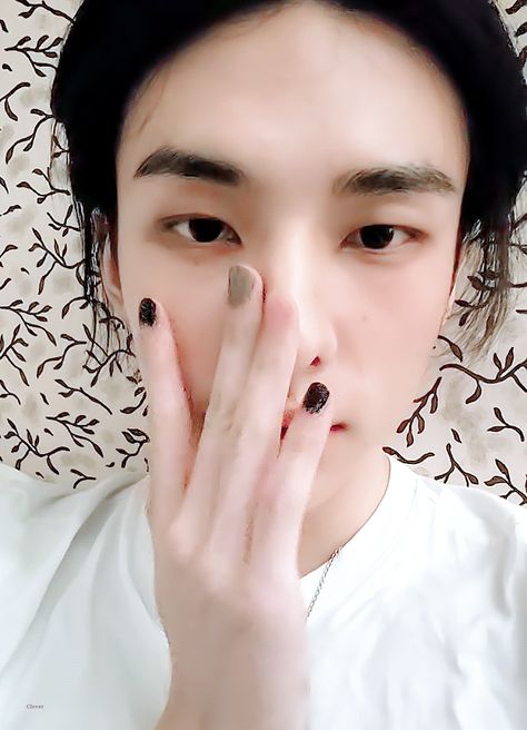 230913 hwang hyunjin hynjinnnn instagram live vmas 2023 painted nails stray kids GIF cr. wildyetsoft on twitter Hyunjin Nails Designs, Hyunjin Nails, Uñas Skz, Stray Kids Nails, Stray Kids Gif, Skz Nails, Pop Nails, K Pop Nails, Kpop Nails