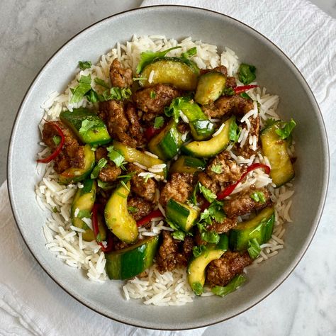 Caramelized Pork & Cucumber Stir-Fry | thebrookcook Caramelized Pork, Cooked Cucumber, Cucumber Slices, Asian Beef, Asian Pork, Pork Stir Fry, Cucumber Recipes, Chinese Recipes, Food Categories