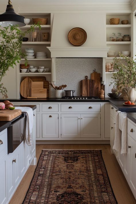 15 Tips for Designing a Kitchen with White Cabinets and Black Countertops – Elegant Inspo Cream Cabinets With Soapstone Counters, Farmhouse Kitchen White And Black, Kitchen With Dark Gray Countertops, Kitchen Black Counters White Cabinets, White Counter Dark Cabinets, Black Countertop Cabinet Color, Farmhouse Black Countertops, White Backsplash Dark Countertop, Transitional Kitchen Black Countertop