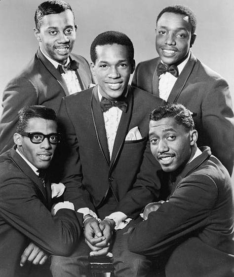 Promotional Portrait Of The Temptations Promotional portrait of the America R&B group the Temptations, mid 1960s. From left, Melvin Franklin (1942 - 1995), Paul Williams (1939 - 1973), Eddie Kendricks (1939 - 1992), David Ruffin (1941 - 1991), and Otis Williams. Otis Williams, Billy Holiday, Dr Hook, Motown Records, Tamla Motown, The Temptations, Bb King, Old School Music, Musica Rock