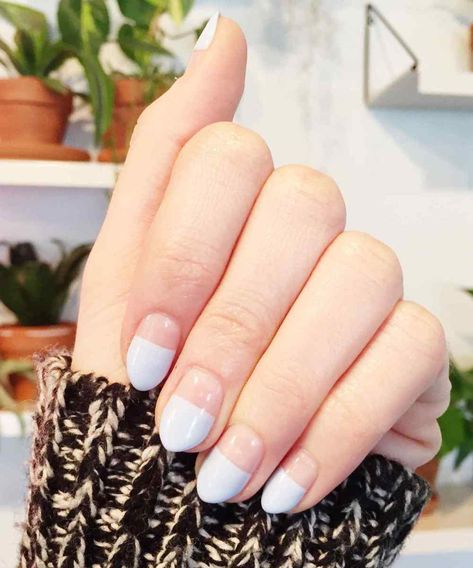 Half nail manicure with white polish 💅🏻 French Tip Manicure, Nagellack Trends, Nail Color Trends, Latest Nail Trends, Minimalist Nail Art, Nail Polish Trends, Her Nails, Nails Polish, Dipped Nails