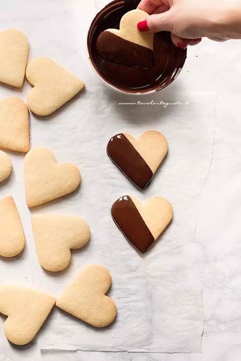 Food Work, Best Sugar Cookie Recipe, Dipped Cookies, Shortbread Cookie Recipe, Chocolate Candy Melts, Easy Sugar Cookies, Best Sugar Cookies, Sprinkle Cookies, Sugar Cookie Dough