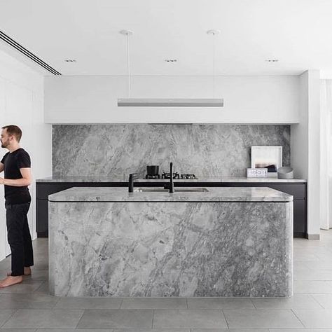 #CannyLoves this curved island bench in the most stunning stone. Inspo via @dotandpop. Designed by @baldwinbagnall Kitchens Without Upper Cabinets, Limestone Tiles, Tiles Marble, Modern Kitchen Cabinet Design, Terrazzo Tiles, Nordic Lights, Modern Kitchen Cabinets, Led Ceiling Lamp, Design Del Prodotto