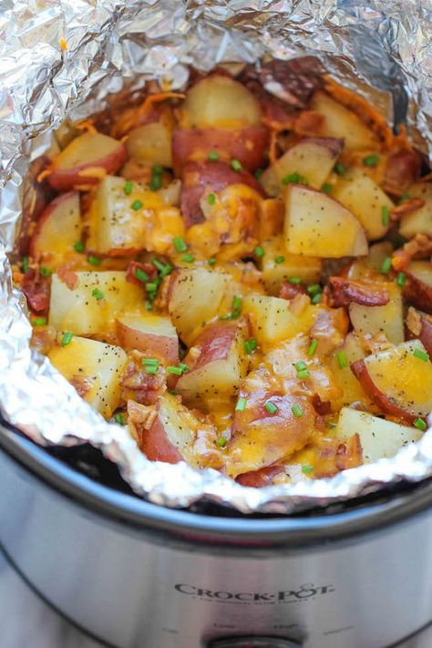 Cheesy Bacon Ranch Potatoes, Crockpot Potatoes, Bacon Ranch Potatoes, Ranch Potatoes, Mexican Quinoa, Salad Pasta, Cheesy Bacon, Crockpot Dishes, Bacon Ranch