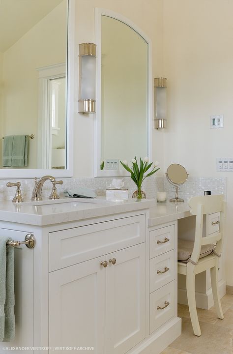 Double Sink Vanity With Makeup Area Farmhouse, One Sink Vanity With Makeup Area, Single Sink With Makeup Vanity, Desk Bathroom Vanity, Bathroom With Vanity, Vanity Redo, Bathroom Build, Bathroom With Makeup Vanity, Room Vanity