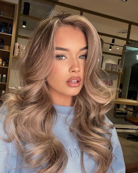 Domenic Pelli on Instagram: "Pearl blonde @tuesdayygranger 💕 @powernetworkaus @ghdhair_anz" Cool Pearl Blonde Hair, Pearl Strawberry Blonde Hair, Dark Pearl Blonde Hair, Pearl Haircolour, Pearl Hair Color Blondes, Ios15 Wallpaper, Pearl Hair Color, Pearl Blonde Hair, Champagne Hair