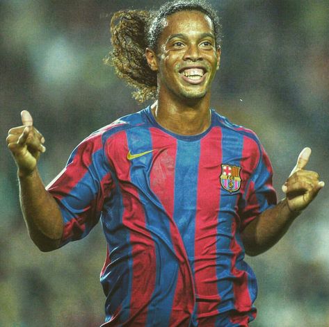 Goodbye Ronaldinho Fifa Covers, Football Players Images, Soccer Drills, Ac Milan, Football Soccer, Fc Barcelona, Manchester City, Soccer Players, Football Players