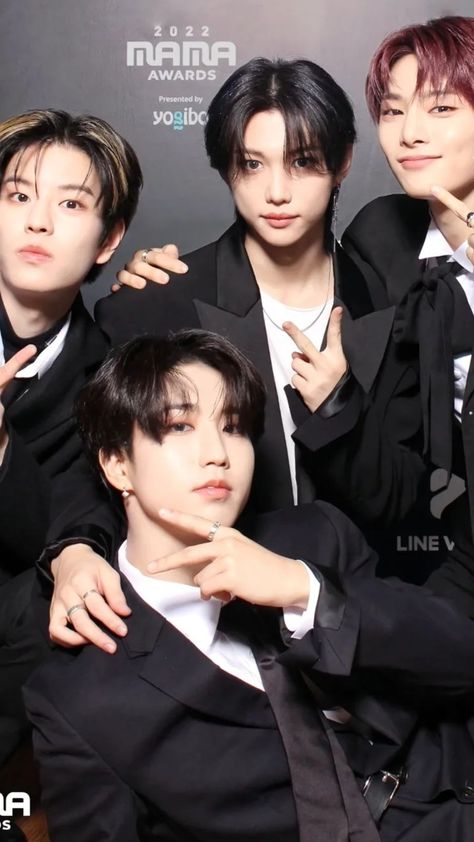 Stray Kids Maknae Line Straykids Maknae Line, Skz Maknae Line, Han Felix Seungmin, Maknae Line, Felix Yongbok, Mama Awards, Lines Wallpaper, Black And White Posters, Cute Simple Outfits