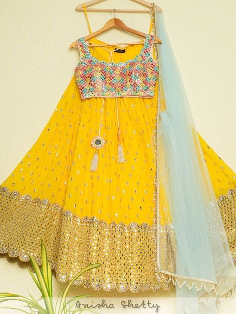 Holud Lehenga, Haldi Suits, Ghagra Blouse, Pearl Lace Border, Yellow Suits, Abla Work, Shimmer Lehenga, Haldi Bride, Bandhani Lehenga