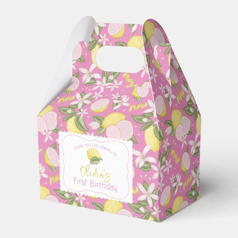 Lemon Party Favors, Lemonade Party Theme, Pink Lemonade Party, Favor Boxes Birthday, Lemon Lemonade, Pinata Party, Lemonade Party, Birthday Box, Party Favor Boxes