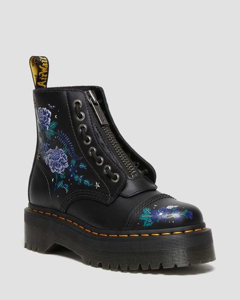 Shop Sinclair Mystic Floral Leather Platform Boots at Dr. Martens. Free delivery on orders over £50 Dr Martens Sinclair, Heart Platforms, Jadon Boots, Leather Platform Boots, Platform Boots Women, Dr Martens Boots, Fur Lined Boots, Star Studs, 가을 패션