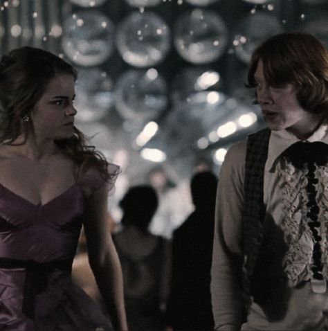 Romione Book Moments, Ron E Hermione, Hp Movies, Ronald Weasley, Harry Potter Hermione Granger, Harry Potter Icons, Lara Jean, Spencer Hastings, Ron And Hermione