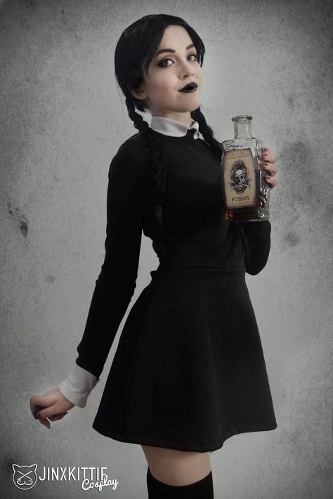 Wednesday Addams Cosplay, Wednesday Addams Costume, Diy Halloween Costumes For Women, Gothic Emo, Black Halloween Dress, Costumes For Teens, Goth Women, Halloween Costume Outfits, Fantasias Halloween