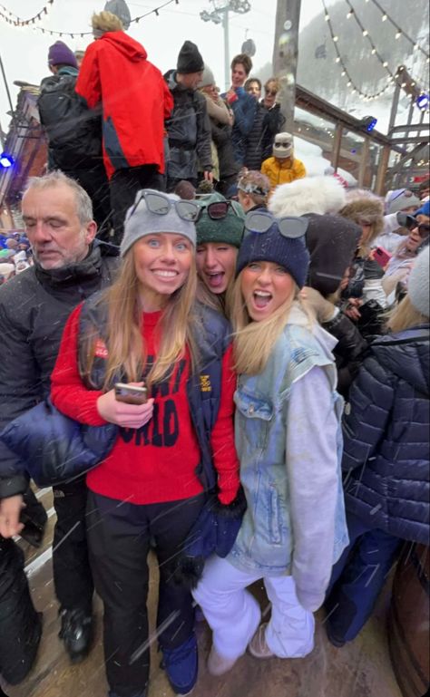 Afterski Outfit, After Ski Outfit, Apres Ski Party Outfit, After Ski, Apres Ski Outfits, Ski Aesthetic, Apres Ski Party, Snowboarding Trip, Ski Bums