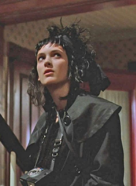 Lydia Deetz (Winona Ryder) in Beetlejuice Tim Burton Personajes, Lydia Beetlejuice, Gogo Tomago, Winona Forever, Beetlejuice Movie, Lydia Deetz, Tim Burton Films, Tim Burton Movie, Winona Ryder