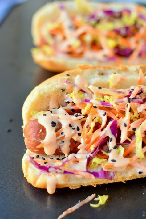 Sriracha Slaw Hot Dogs | builicious Sriracha Slaw, Healthy Hot Dog, Slaw Dog, Corndog Recipe, Costco Meals, Cabbage And Sausage, Hot Sandwich, Hot Dog Recipes, Summer Recipe