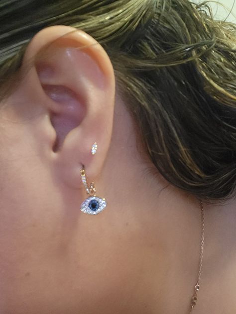 Swarovski evil eye + two crystal stud Evil Eye Swarovski, Evil Eye Piercing, Eye Piercing, Second Piercing, Piercing Ideas, Evil Eye Earrings, Eye Earrings, Girly Jewelry, Eye Jewelry