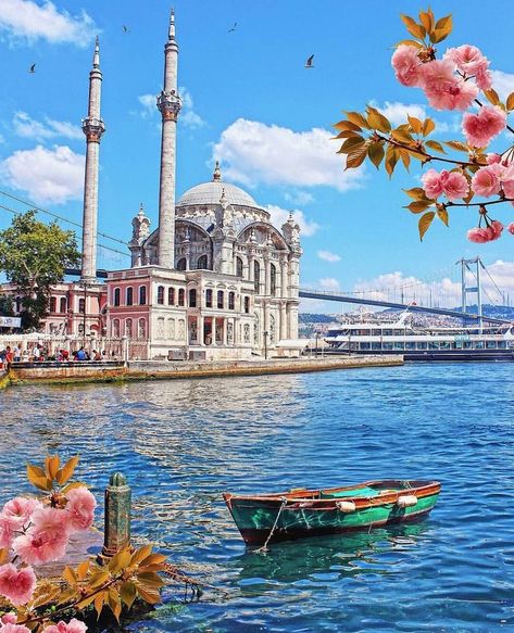 Living Destinations on Instagram: “Colors of spring 🌸 ~ Istanbul, Turkey Which is your favourite view? 1, 2, 3, 4 or 5? Photos: @mstfatyfn Congrats! 👏 😍 ➡Founders:…” Istanbul Turkey Photography, Visit Istanbul, Turkey Tour, Istanbul City, Stunning Scenery, Istanbul Travel, Historical Places, Hagia Sophia, Voyage Europe