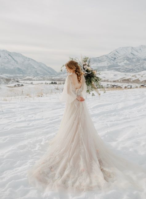 Snow Wedding Pictures, Snow Wedding Photos, Winter Wedding Dresses, Winter Wedding Photos, Summer Taylor, Snow Wedding, Utah Wedding Photography, Wedding Dress Outfit, Utah Bride