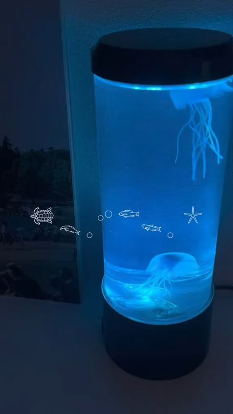 Mini Jellyfish, Ocean Room Decor, Ocean Themed Bedroom, Aquarium Lamp, Jellyfish Aquarium, Ideas Habitaciones, Jellyfish Lamp, Ocean Room, Cute Bedroom Decor