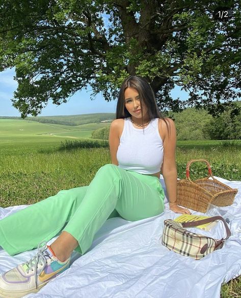 Picnic Outfit Spring Casual, What To Wear To Picnic Outfit Ideas, Picnic Outfit Jeans, Picnic Outfit Ideas Casual Jeans, Night Style Outfit, Picnic Day Outfit, Picnic Outfit Ideas Casual, Casual Picnic Outfit, Spring Picnic Outfit