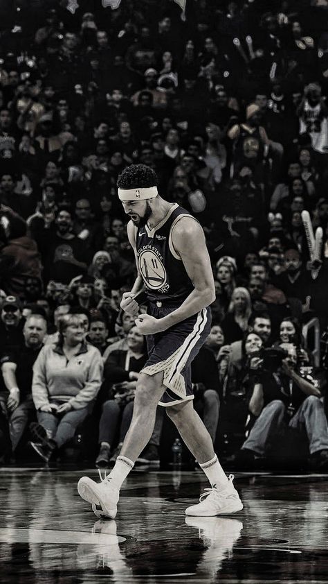 Golden State Warriors Wallpapers, Klay Thompson Wallpaper, Wallpaper Basketball, Fire Wallpapers, Air Jordan Outfit, Nba Wallpaper, 16 Wallpaper, Sports Wallpaper, Warriors Stephen Curry