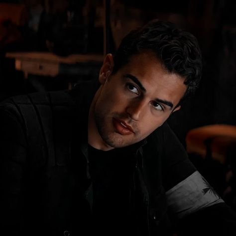 Theo James Allegiant, Tobias Divergent, Divergent Theo James, Tobias Eaton, Cristiano Ronaldo Junior, James 3, Veronica Roth, Five Guys, Theo James