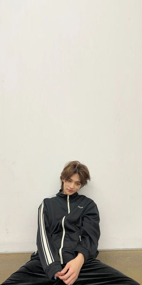 Stray Kids Outfits, Hyunjin Wallpaper, Straykids Hyunjin Photoshoot, Skz Wallpaper, Hyunjin Stray Kids, Straykids Hyunjin, Long Brown Hair, Skz In Cute, Savage Kids