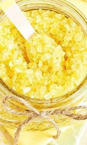 citrus scented bath salts Lemons Decor, Citrus Bath, Bath Salts Recipe, Lemon Decor, Oranges And Lemons, Citrus Scent, Homemade Crafts, Lemon Zest, Bath Salts