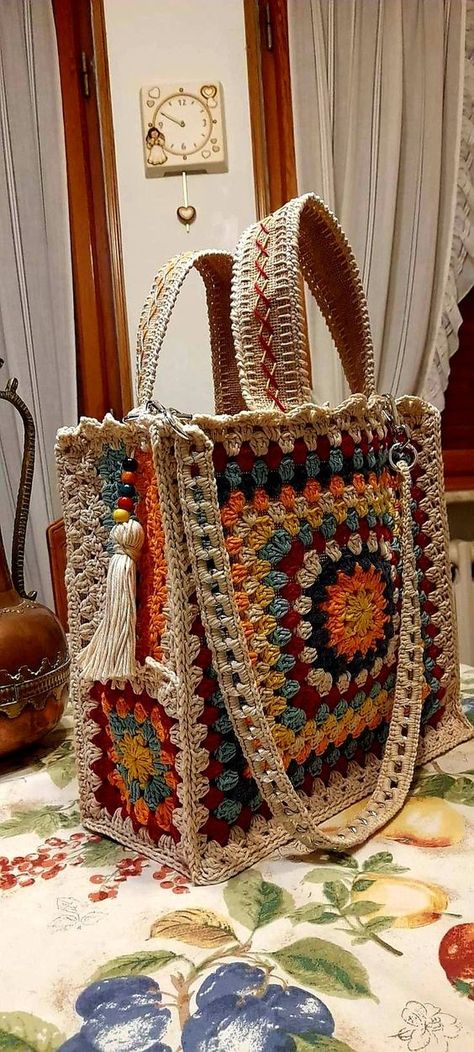 Brilliant Ideas - It's my first crochet bag and I'm so... Crochet Summer Projects, Kat Haken, Mode Crochet, Pola Sulam, Crochet Handbags Patterns, Handbag Pattern, Crochet Fashion Patterns, Crochet Bags Purses, Fun Crochet Projects