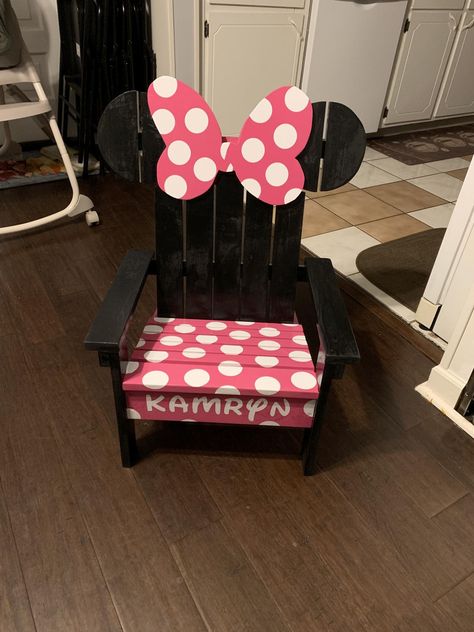 Diy Minnie Mouse Bedroom Decor, Minnie Mouse Chair Diy, Minnie Mouse Playroom, Minnie Mouse Chair, Minnie Mouse Rocking Chair, Mickey Mouse Chair, Minnie Mouse Room Decor, Minnie Mouse Wood Sign, Minnie Mouse Nursery