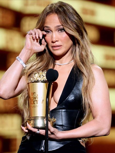 Jennifer Lopez Movies, Mtv Awards, Oscar Award, Tv Awards, Mtv Movie Awards, Movie Awards, Mtv Video Music Award, Famous Singers, Adam Sandler