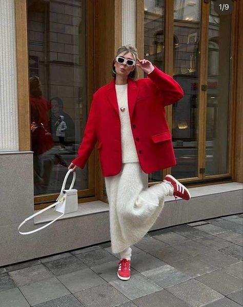 Red Coat Outfit, Red Jacket Outfit, Adidas Samba Outfits, Samba Outfits, Dinner Outfit Casual, Adidas Samba Outfit, Latina Outfits, Samba Outfit, Mode Hijabi