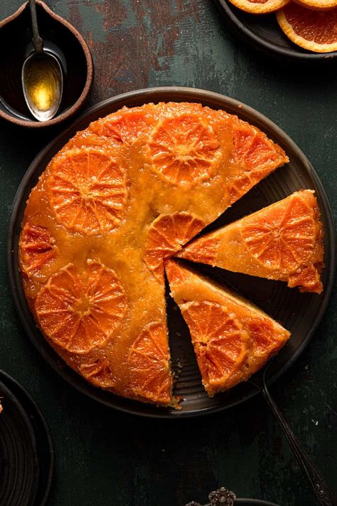 Orange Upside Down Cake, Caramelized Honey, Moist Orange Cake, Sliced Oranges, Whole Cake, Honey Caramel, Orange Cake Recipe, Bakers Gonna Bake, Leftover Cake