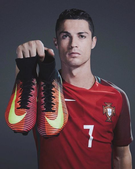 Carrying the hopes of a nation into #Euro2016  @cristiano with the new #Mercurial Superfly V and the 2016 Portugal home shirt from @nikefootball. Both available now on 📲 SOCCER.COM #soccerdotcom #nikesoccer #cr7 Ronaldo Al Nassr, Football Training Equipment, Cr7 Jr, Ronaldo Real Madrid, Cr7 Ronaldo, Football Pants, Cristiano Ronaldo 7, American Football Jersey, Football Quotes