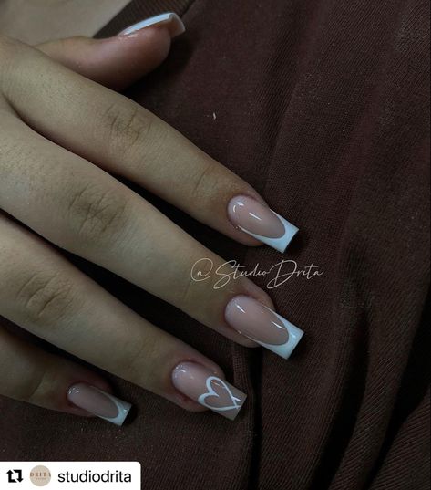 French Tip With Ring Finger Design, White Nails With Heart On Ring Finger, Blue French Tip Nails With Heart, Formal Nail Designs Classy, Heart Outline Nails, French Tip With Heart On Ring Finger, Nokti Za Krizmu, French Nails With Heart Design, French Nails With Heart