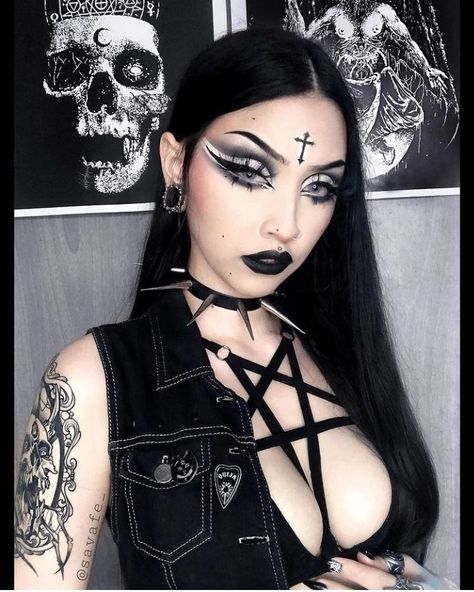 Black Goth Makeup, Gothic Subculture, Edgy Makeup Looks, Goth Fits, Dark Girl, Rock And Roll Fashion, Gothic Hairstyles, Goth Subculture, Gothic Models