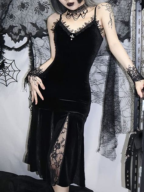 Goth Goddess, Trad Goth, Velvet Dress Long, Fishtail Skirt, Fishtail Dress, Woman Dress, Alt Fashion, Gothic Dress, Velvet Lace