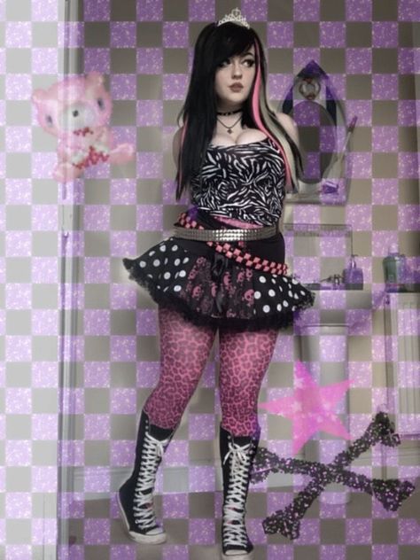 Rave Outfits Scene, Plus Size Scene Girl, Emo Outfits Plus Size, Scene Style 2000s, Y2k Scene Outfits, Pink Scene Outfits, Scene Style Outfits, Plus Size Emo Outfits, Scene Outfits 2000s