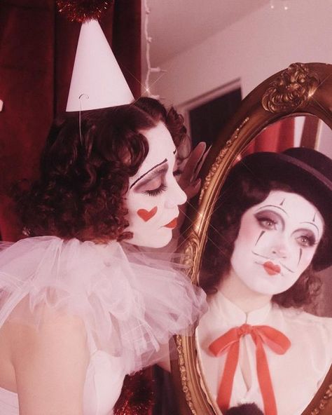 Pierrot Costume, Pierrot Clown, Circus Aesthetic, Dark Circus, Cute Clown, Vintage Clown, Clown Costume, Halloween Inspo, Clown Makeup