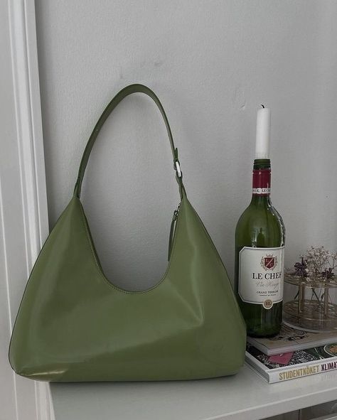 Marketing Aesthetic, Green Leather Bag, Purse Aesthetic, Green Marketing, Playing Dress-up, Green Purse, My Kind Of Love, Pistachio Green, Future Fashion