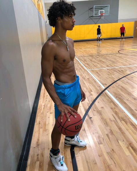 AE 💔 on Instagram: “Ae wit the shot boy 🐐” V-line Men, Attractive Light Skin Men, Dad Fits, Mindless Behavior, Light Skin Men, Black Dude, Dark Skin Boys, Dark Skin Men, Boys With Curly Hair