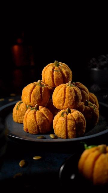 Target on Instagram: "Eat, drink, & be scary! 👻 Grab the recipe for these Pumpkin Potato Poppers below & add all ingredients to cart via link in bio. @practicalpeculiarties Ingredients: 2/3 cup butternut squash pasta sauce 1 heat-and-serve container yukon gold mashed potatoes 3/4 cup breadcrumbs 1 bag frozen meatballs, thawed Chives Pumpkin seeds Follow video directions + bake at 350º for 20 minutes. Makes 15 poppers." Gold Mashed Potatoes, Potato Poppers, Yukon Gold Mashed Potatoes, Squash Pasta Sauce, Pumpkin Seeds Baked, Butternut Squash Pasta Sauce, Main Food, Butternut Squash Pasta, Squash Pasta